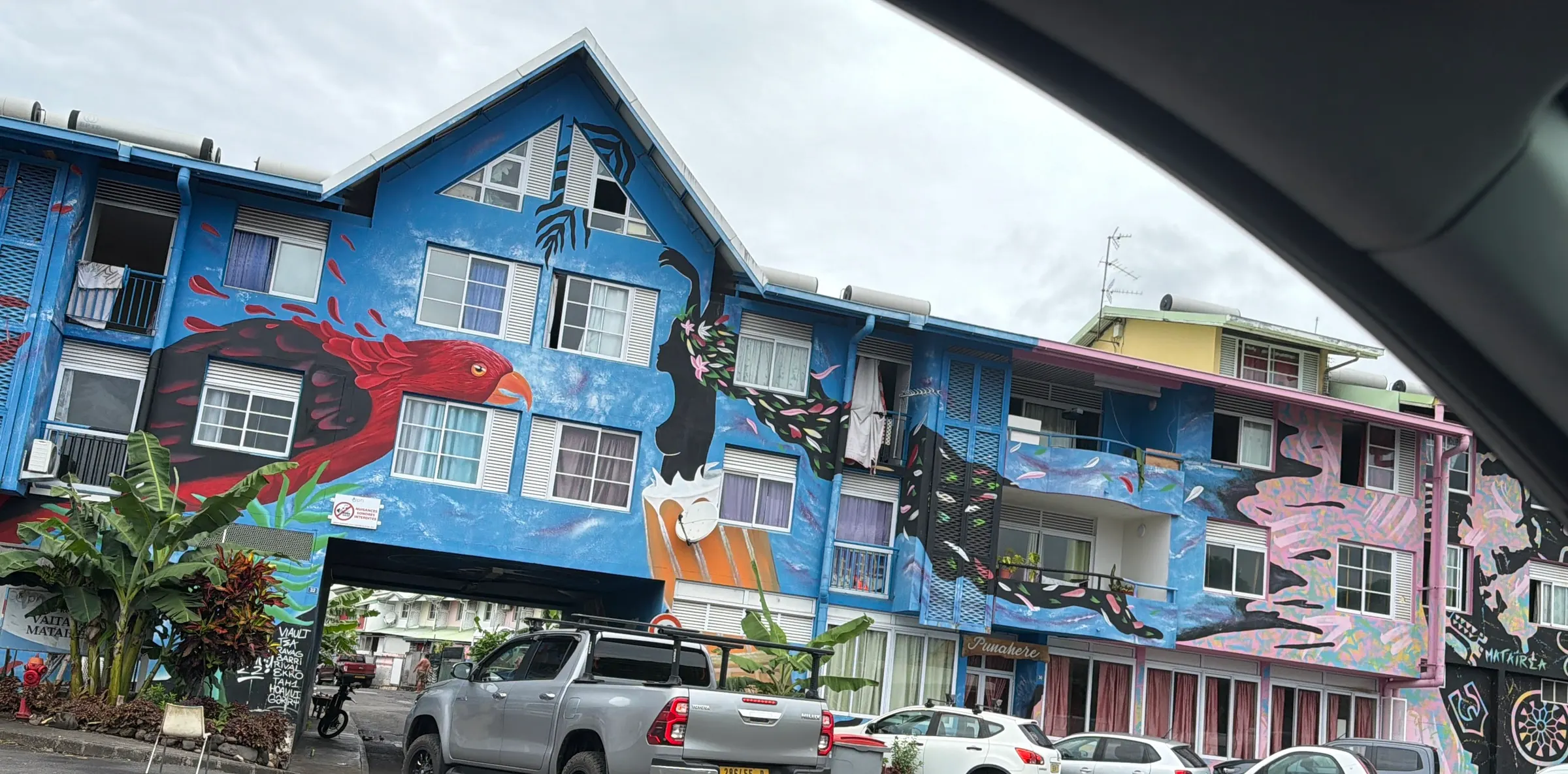 As we were driving to the temple, actually a block away, this apartment building had an amazing exterior. We had to get some pictures.