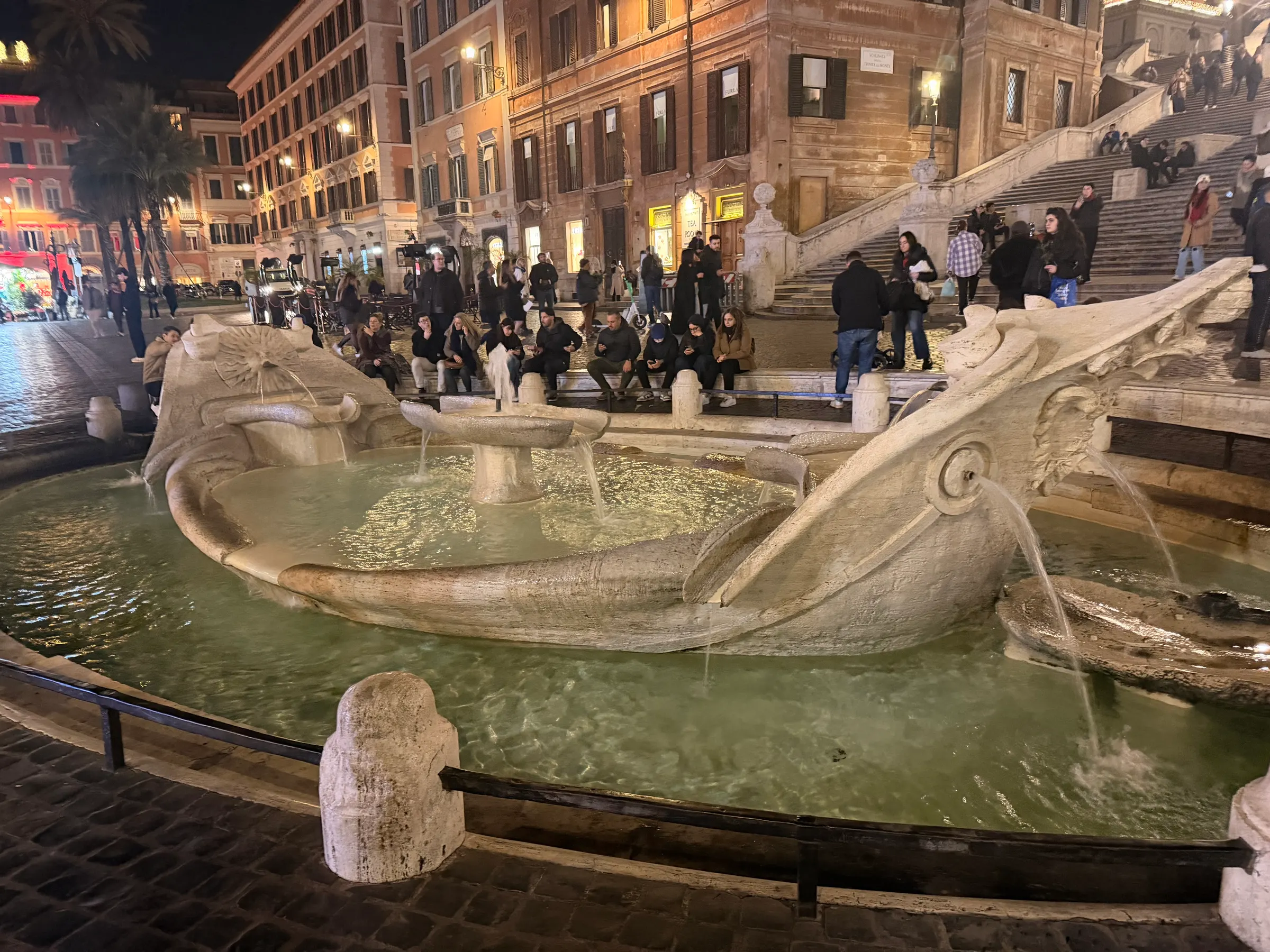 This boat thing lies at the bottom of the Spanish Steps. Who knows why.