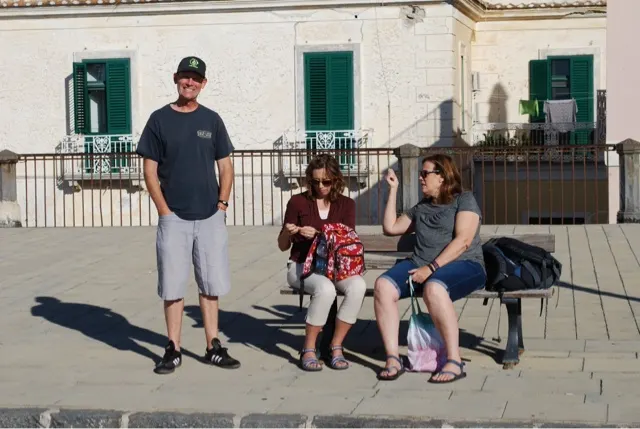 Sitting in the plaza waiting for our bus....