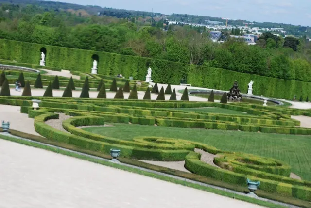 The grounds were beautiful....and huge!
