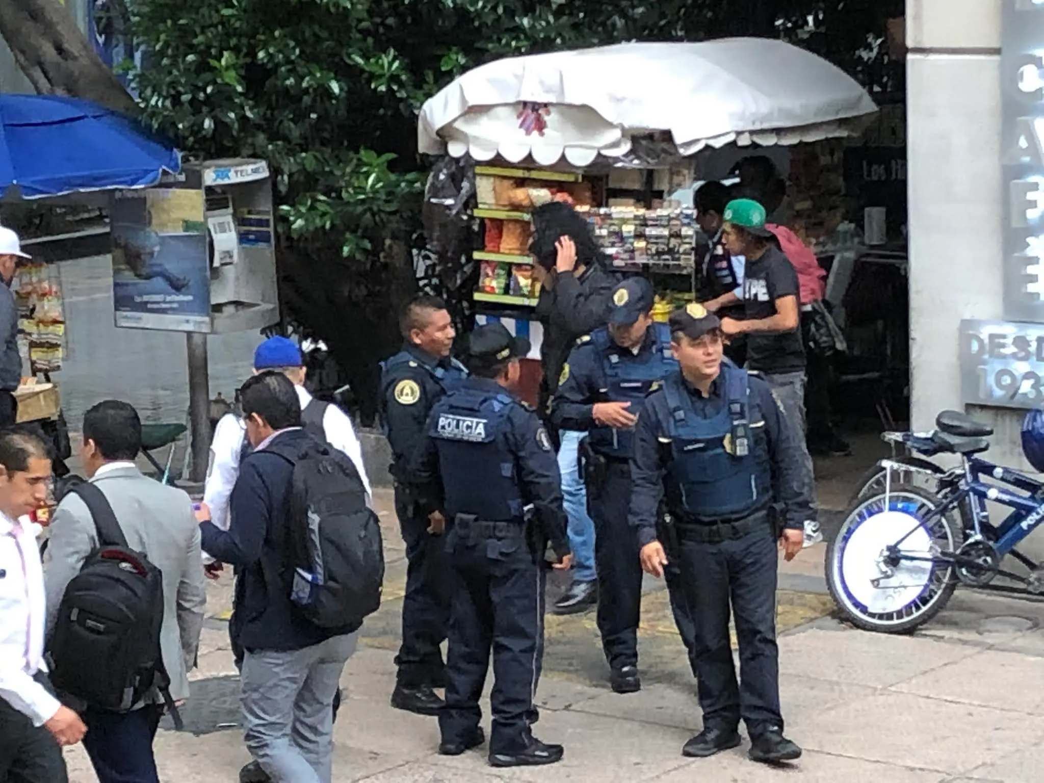 Policia everywhere down here in herds no less. Pretty interesting how much police force is here.