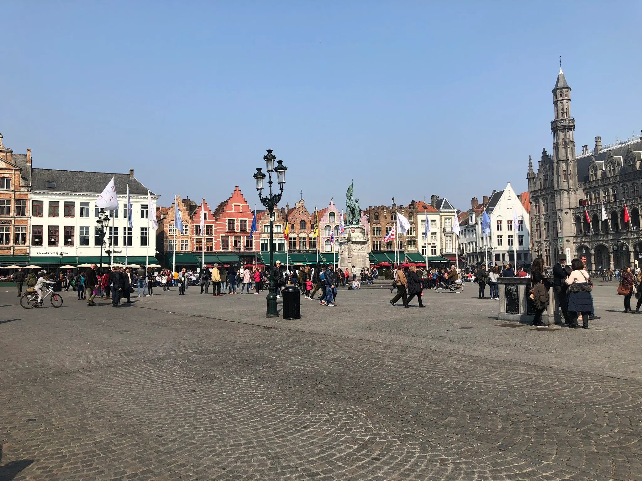 The square Bruges.