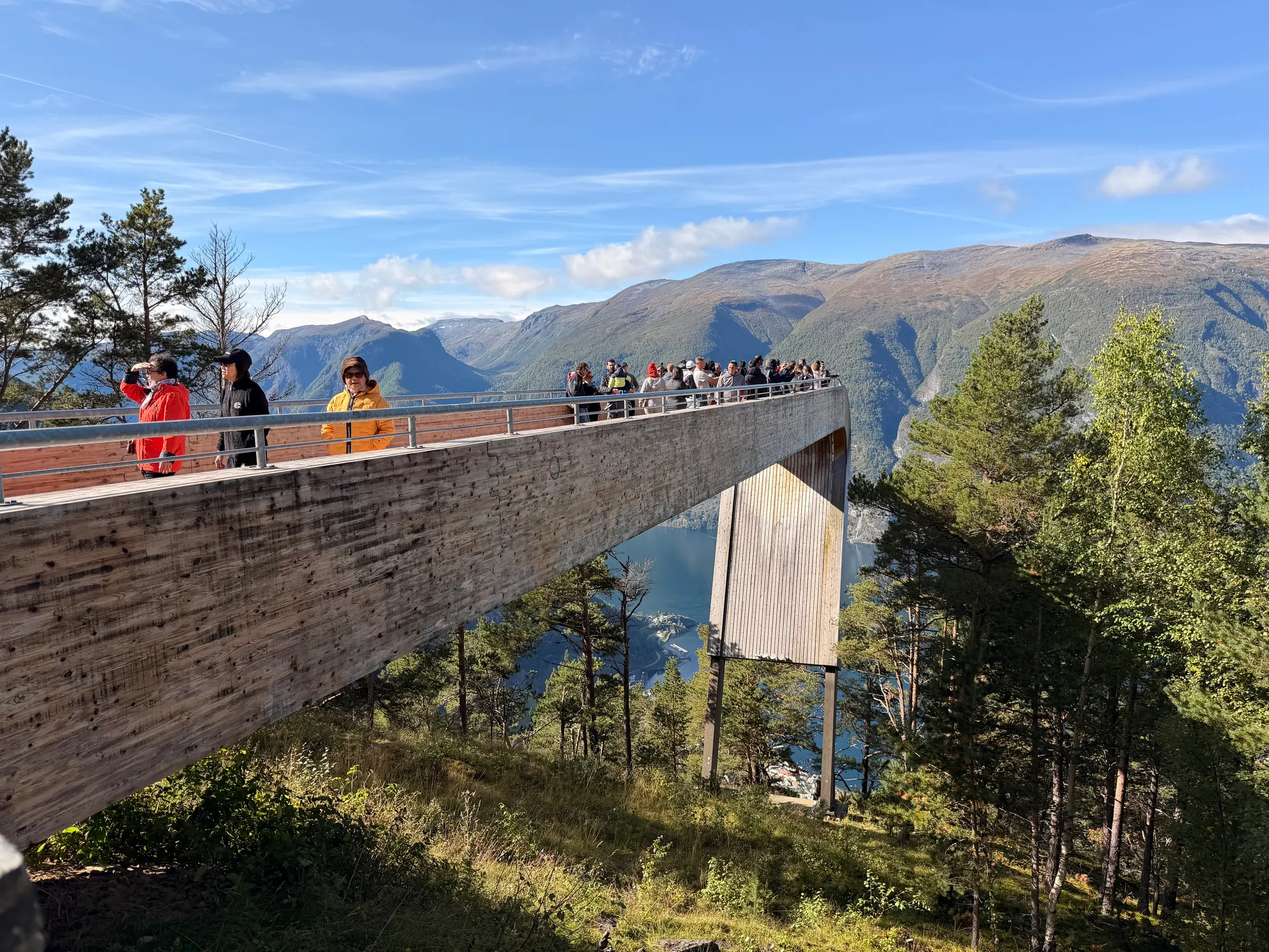 This is the bridge that dangles you over the cliff at Stegastein. I don’t know why humans build such things.
