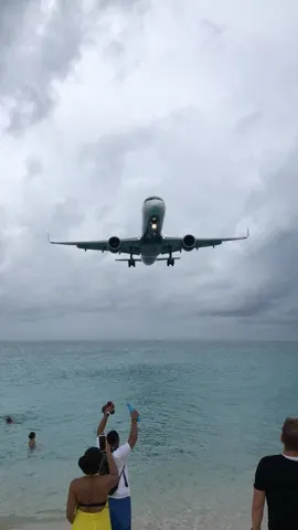 The big jet coming in...so close. It was amazing...and loud!