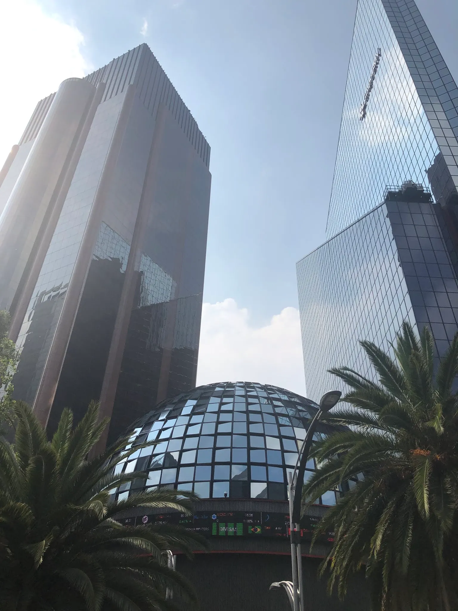 Newer buildings in downtown Ciudad de Mexico...