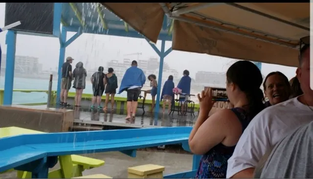 Look at the water coming down. It was like that for a good half hour or more. But we left quickly...