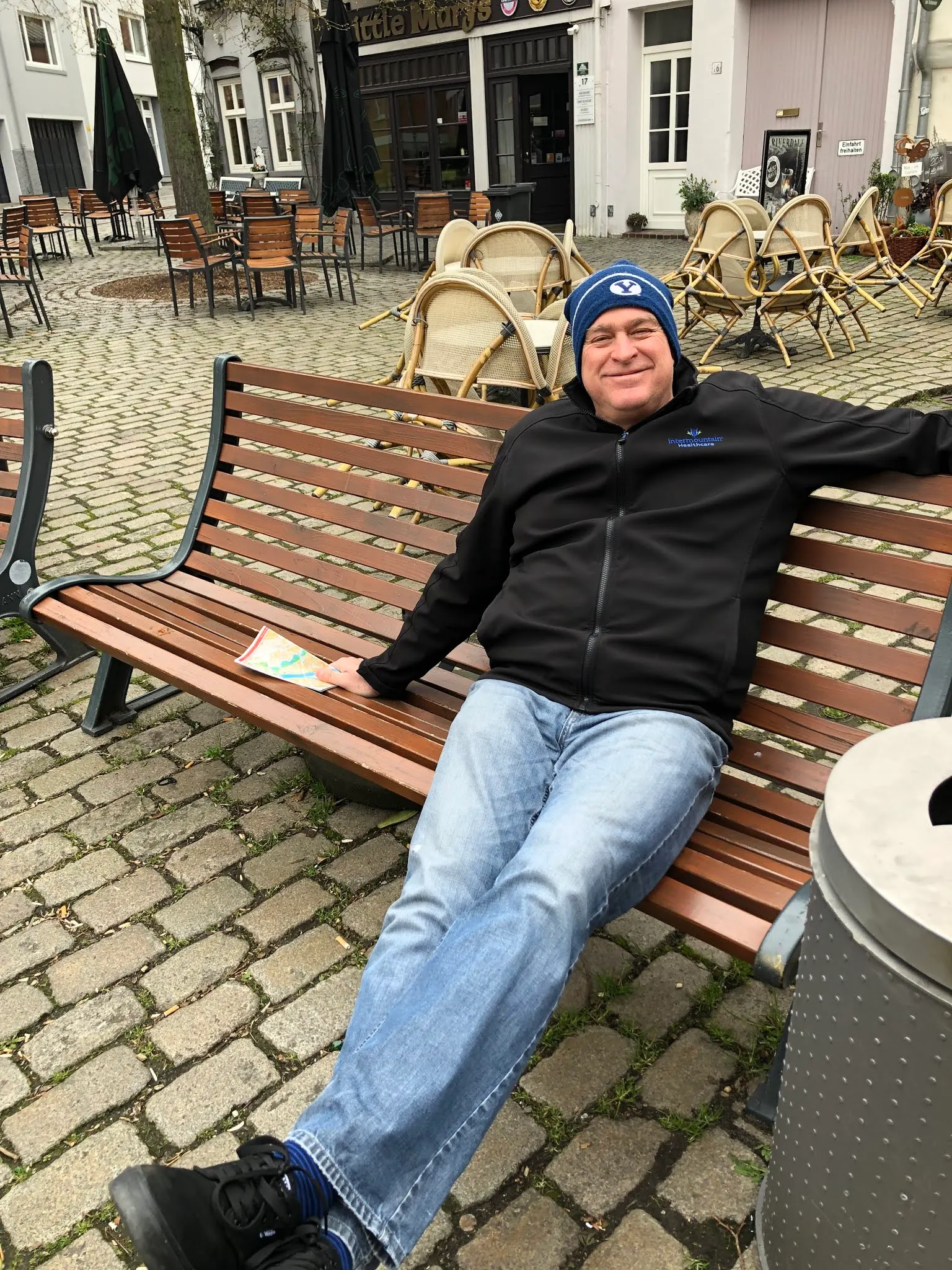 Me relaxing in Schnoor...