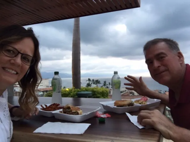 Hamberguesas on the roof.......nice way to close the day out.