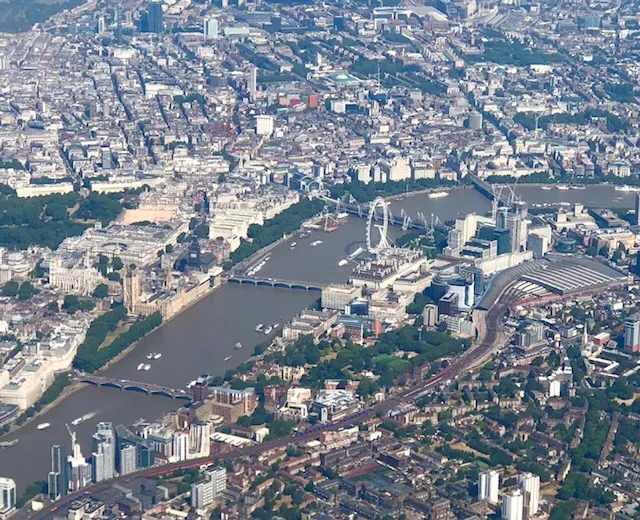 In this pic, you can see the London Bridge and other downtown buildings.