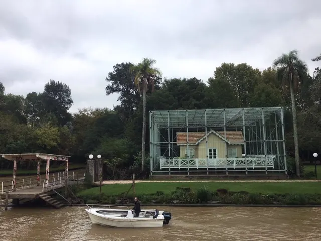 I think this is the supply barge that takes food out to people for purchasing. It is loaded with all the basics if you look closely. Tigre had lots of 'camp grounds' and such. I'm sure it is buzzing during their summer. But they were entering fall and getting ready for winter.