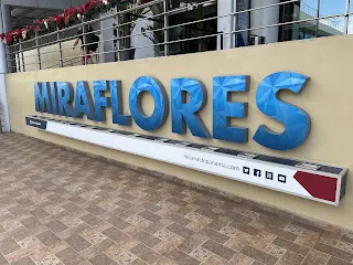 The welcome sigh a Miraflores Locks.