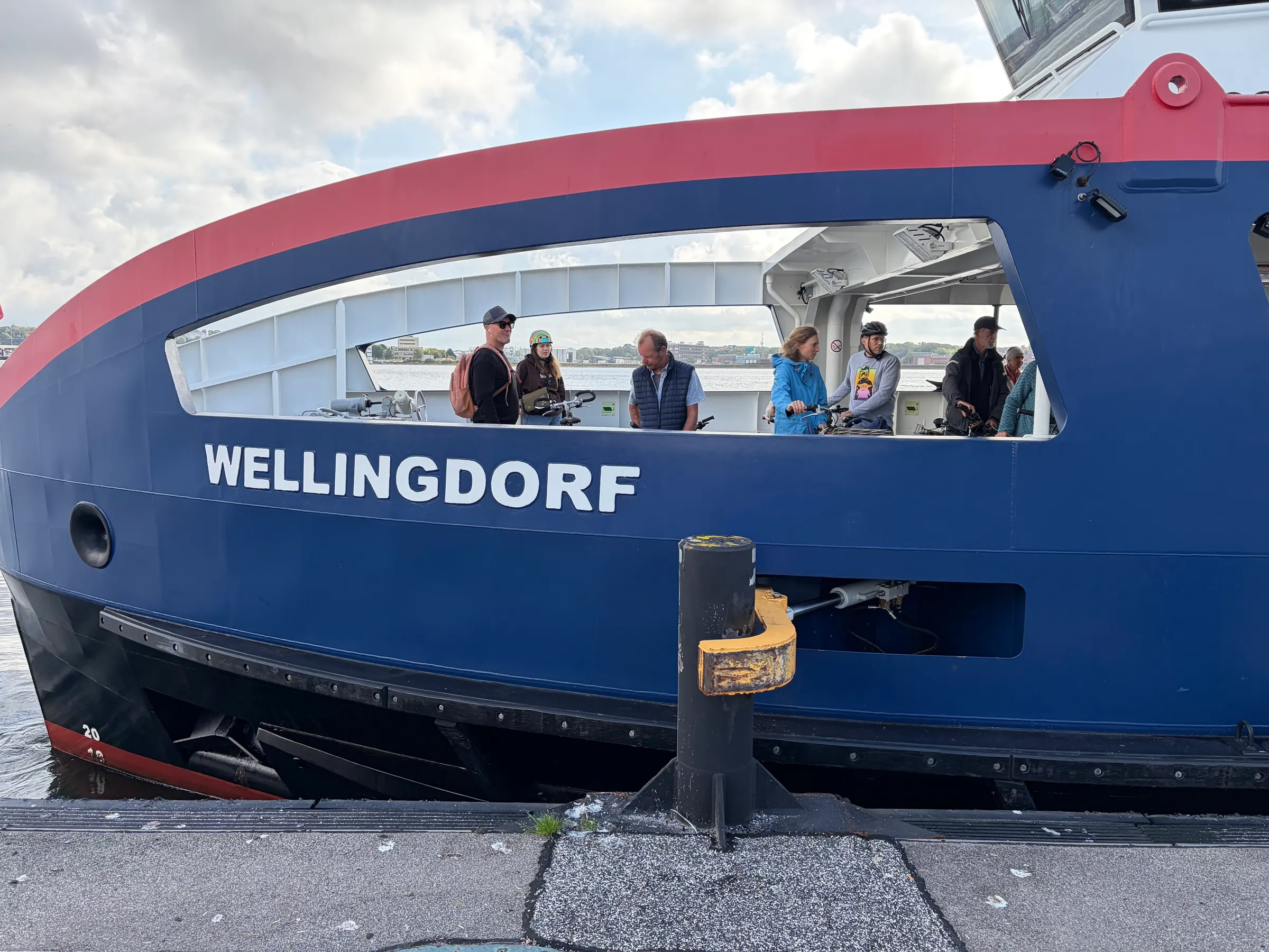 This is interesting. I’ve never seen this before. The boat is operated by one person. And to dock the boat, everything is automatic. You can see the yellow arm that comes out of the boat. There is another one at the back. They clamp on to the post and then the ramp automatically unfolds and you can get on. Pretty cool!