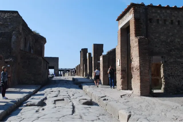 A nice view of a Roman street in Pompeii...