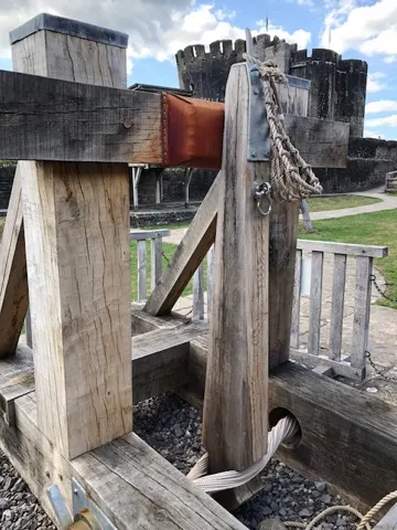The slings that throw large rocks over the wall...