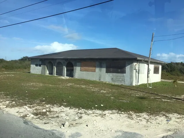 Lots of unfinished houses like this as we drove in Freeport...