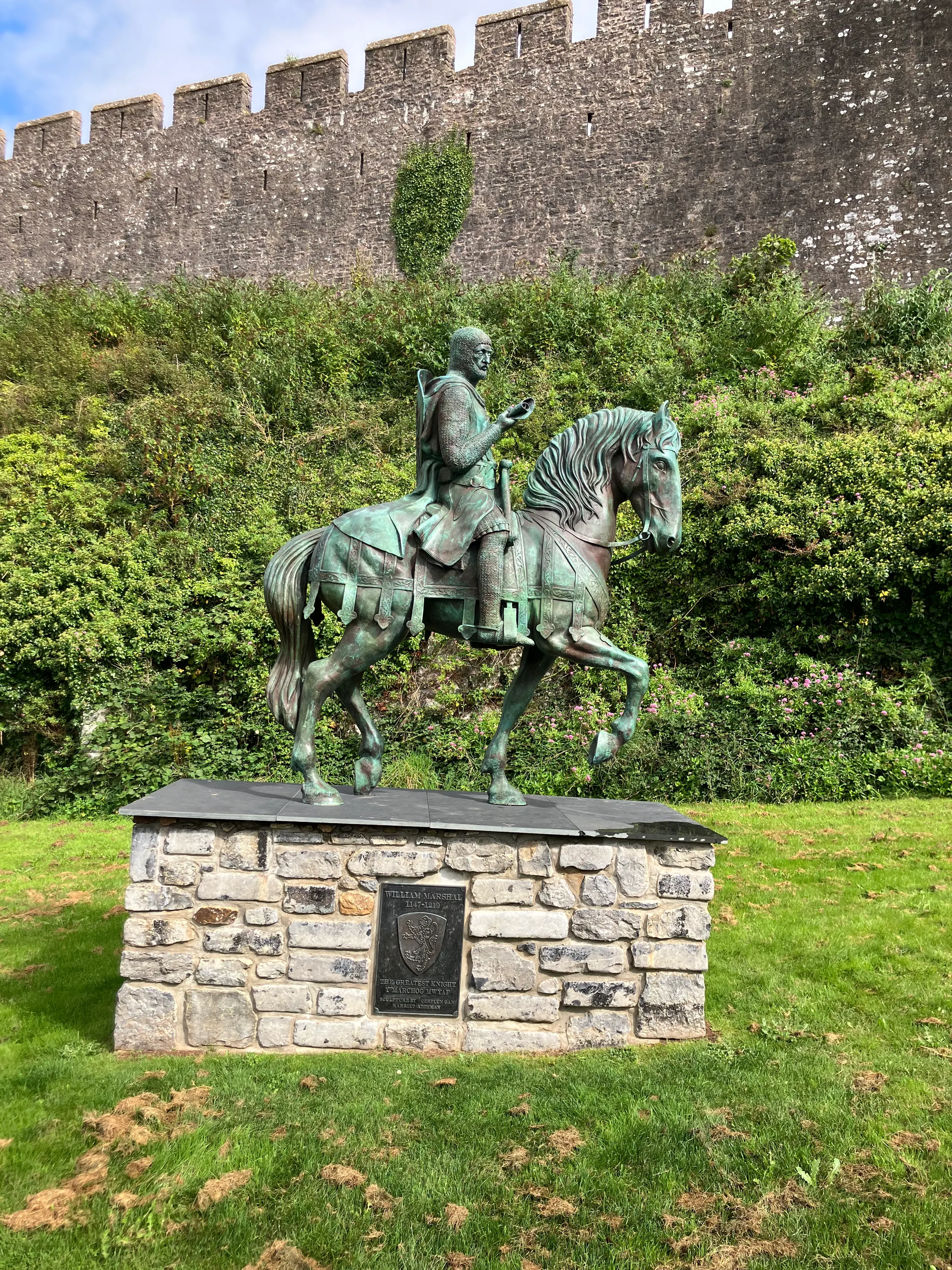 Statue of William Marshal.