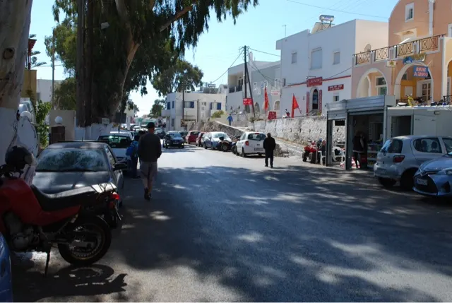 Walking down a Fira street....