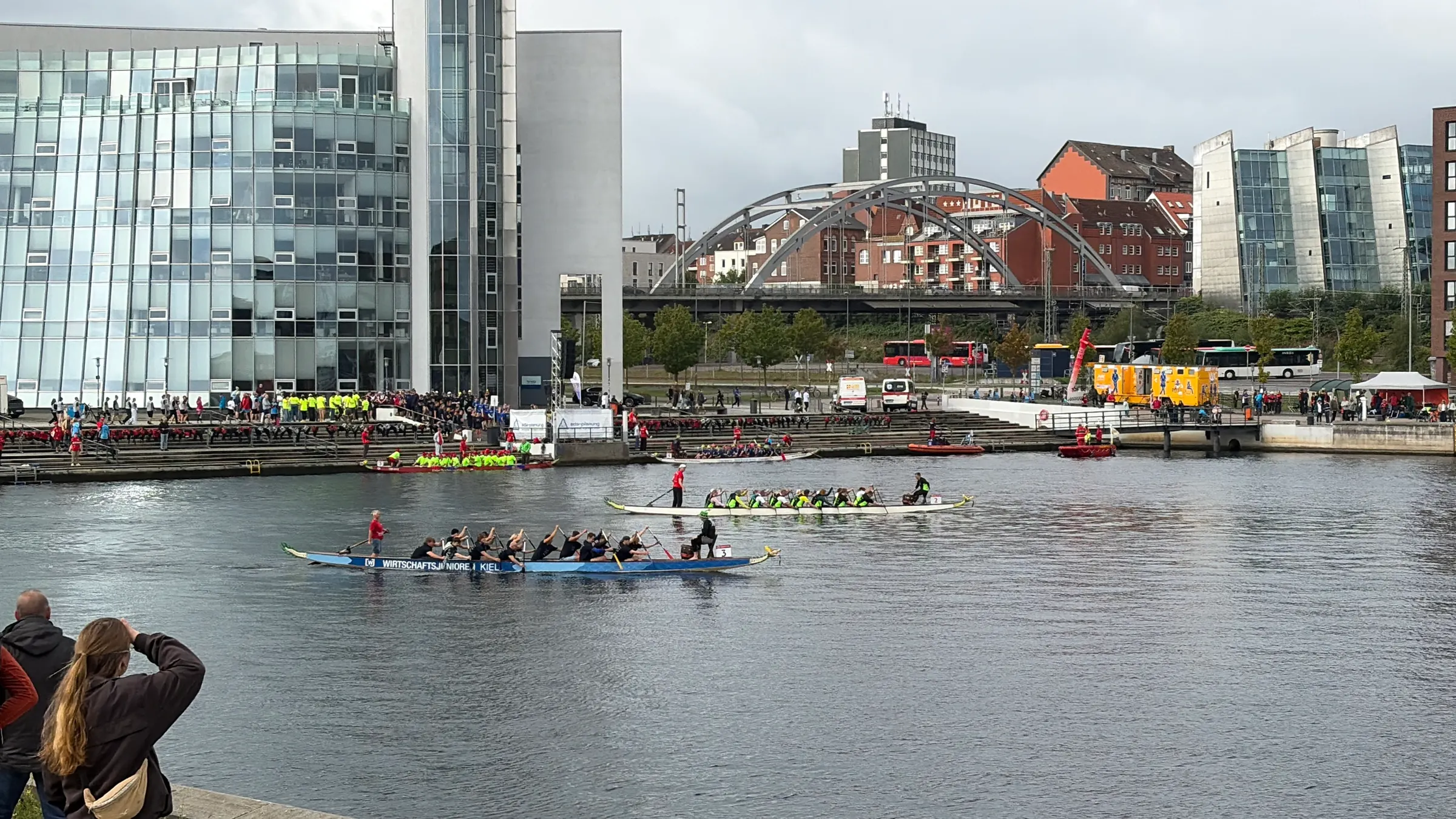 Lots of people all around the marina watching skull racing. Kinda cool to see.