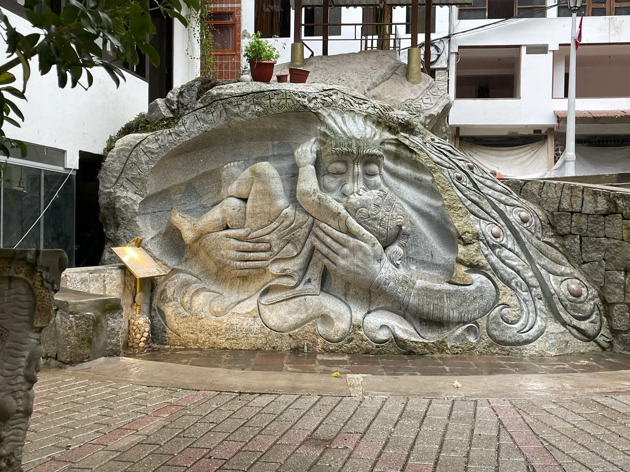 They have this stone art everywhere. I’m not sure what this represents, but you see these type of carvings all over the place in MP Pueblo.