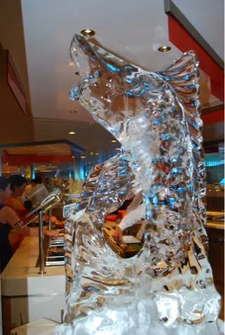 Ice scupltures showed up the last day in the buffet area....