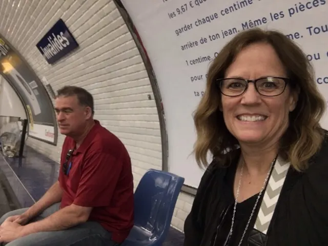 Waiting for another metro train to take us to the Moulin Rouge...