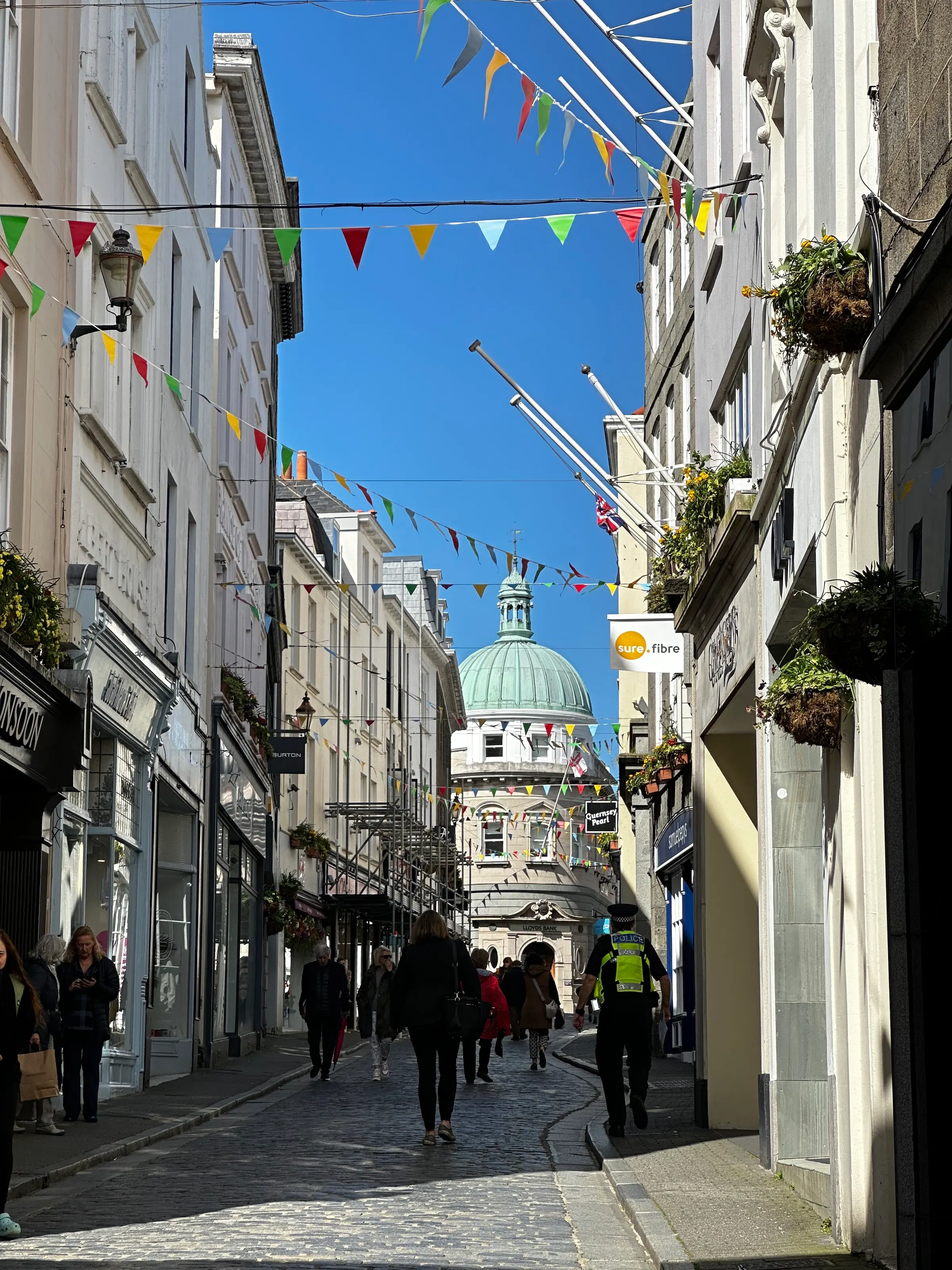 This is High Street in St Peter’s Port. Over here, the main streets are called ‘High Streets’. In England too.