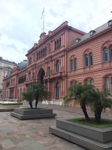La Casa Rosada...their White House. Well, no one lives there. Here is where Evita spoke to the masses. Maybe I should say Madonna spoke to the masses (via the movie).