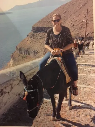 This is a picture of a picture. They snapped pictures along the trail up. You can see the sheerness of the cliffs. And it was pretty scary when that mule took you right to the edge. And, there was no human leader. He just said go at the bottom and the mules would start walking. They would go a while then just stop to rest...then go again.