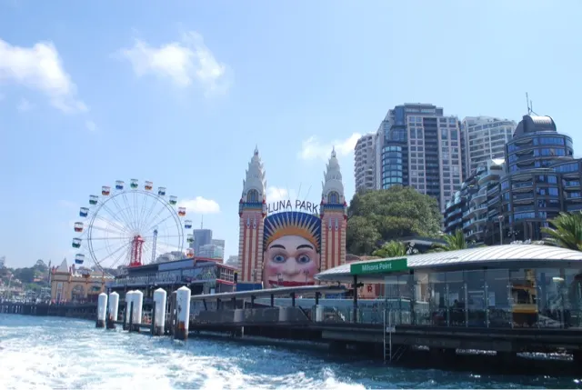 One stop on the way to Darling Harbor had a small amusement park.