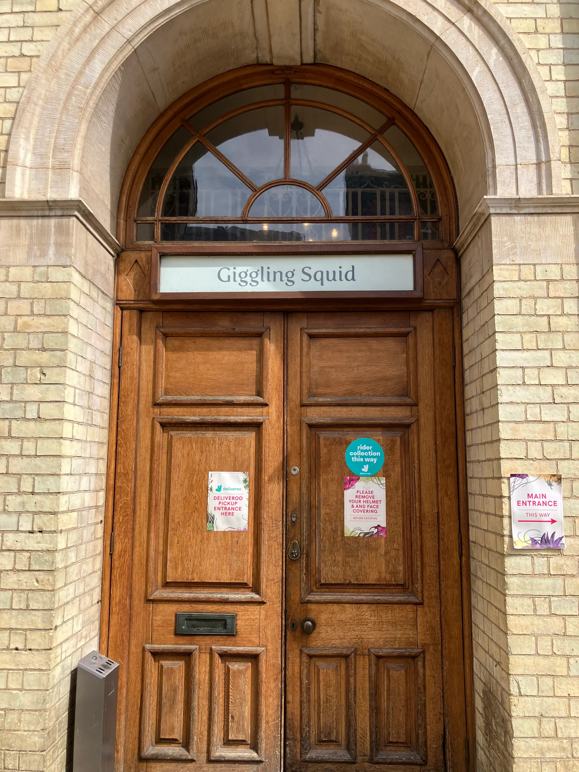 I loved the name of this pub…The Giggling Squid. They have the funniest names for their pubs.