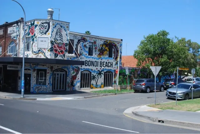 You see graffiti everywhere down here. Good artists they are....