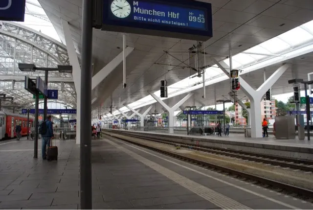 Two hungry travelers find paradise at the Munich train terminal......