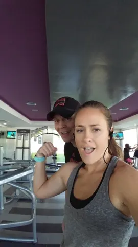 Denise beginning her workout....!!!