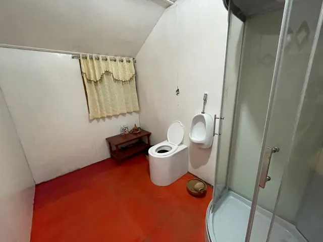 Our bathroom on the floating island. I’m really wondering if there is hot water for the shower.