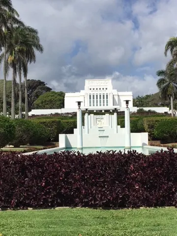 Hawaii Laie Temple is beautiful....