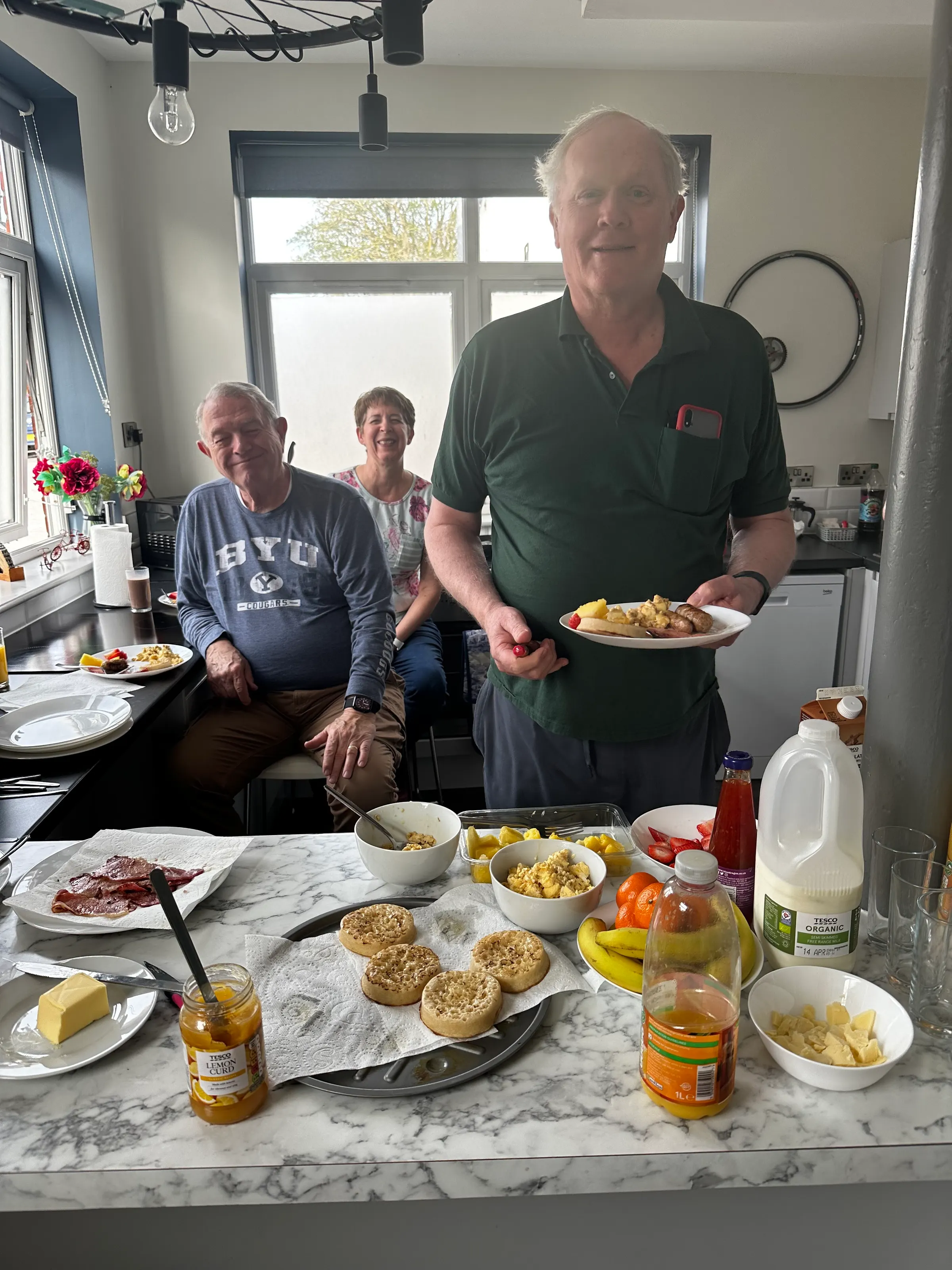 Dave graciously bought supplies for an all American breakfast (with crumpets). It was yummy. All the men jumped in and helped cook it. You can see Scott and Carol (Nelson) in the back.