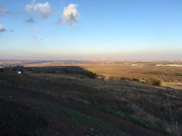 Syrian towns (along with UN camp)....look closely and you can see out posts and barbed wire fencing...