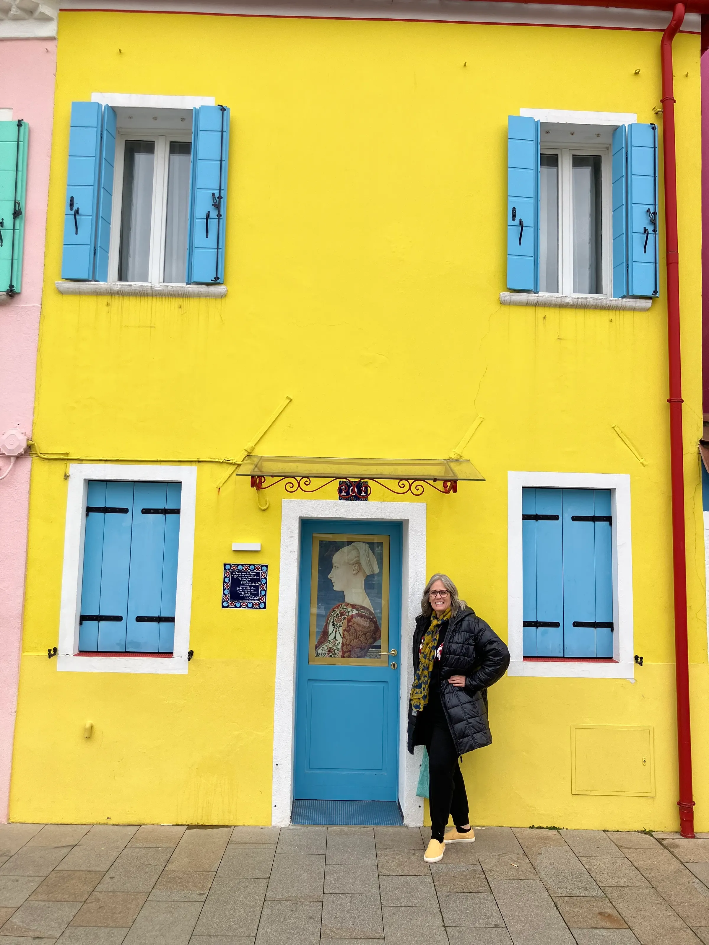 A better picture of Denise at her favorite house.