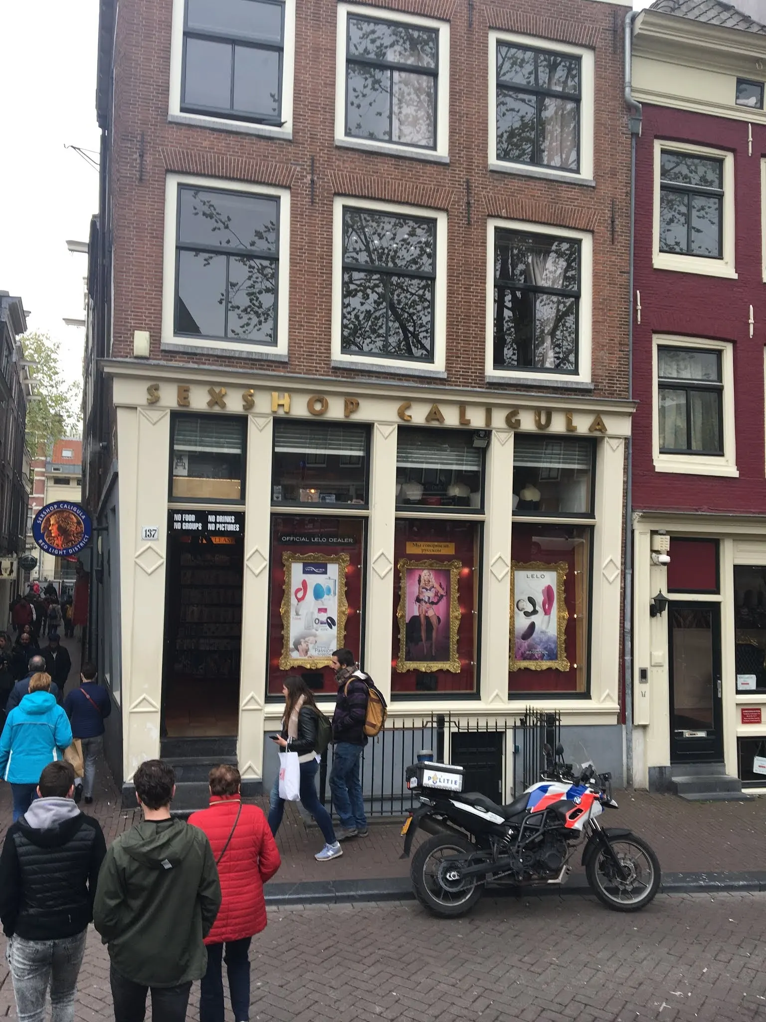 One of the 50000 porno shops...from a distance.