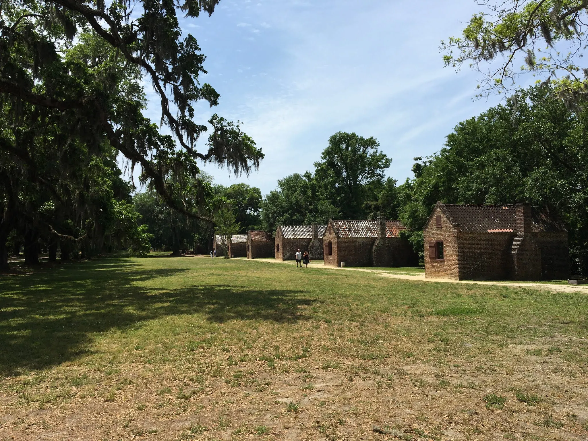 This is the back of the mansion...a nice little courtyard.