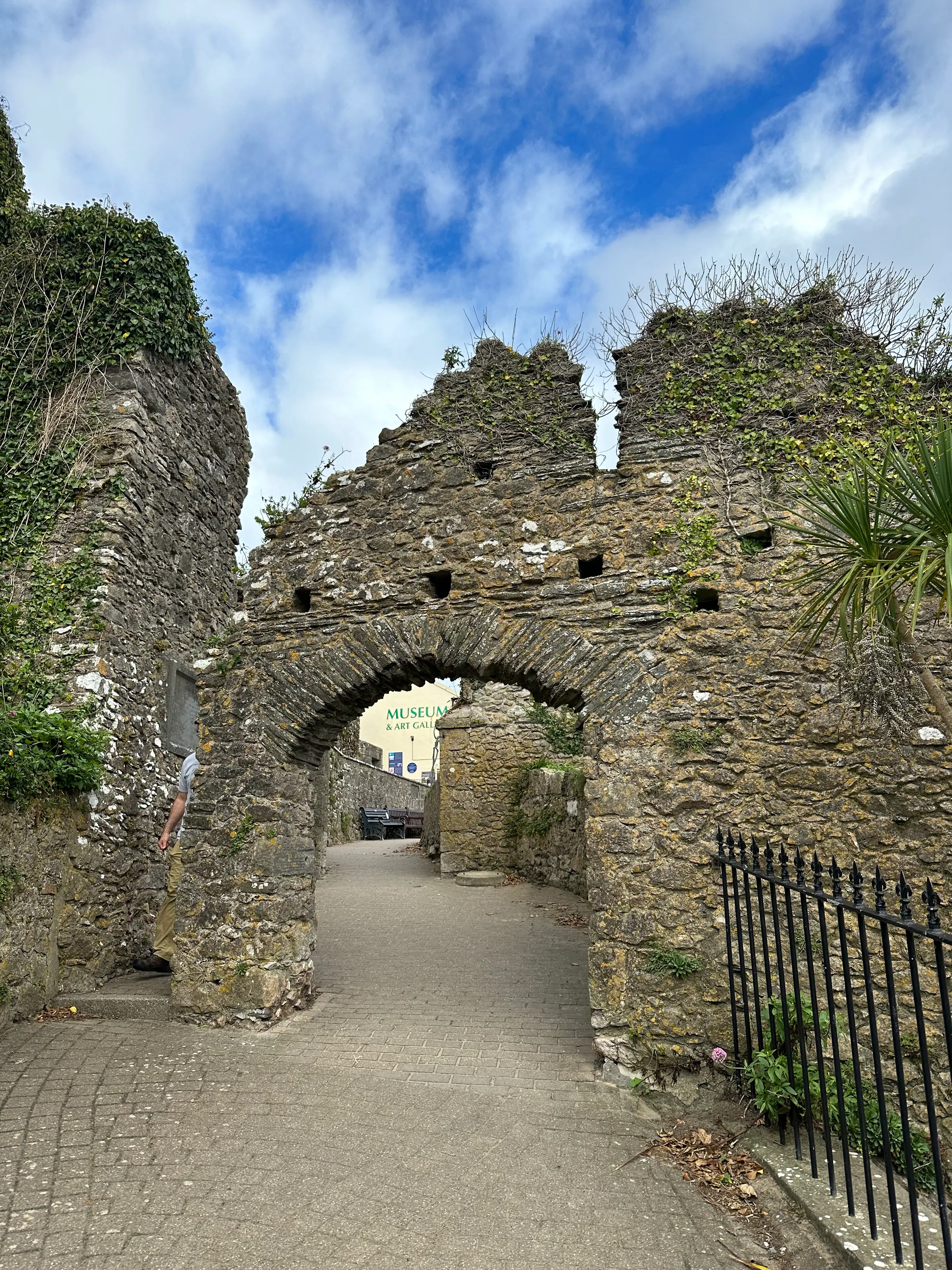 The path way to the Tenby point and castle.