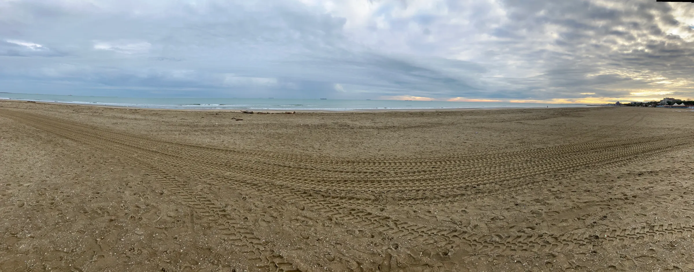 A panoramic picture of the beach that we were on in Lido.