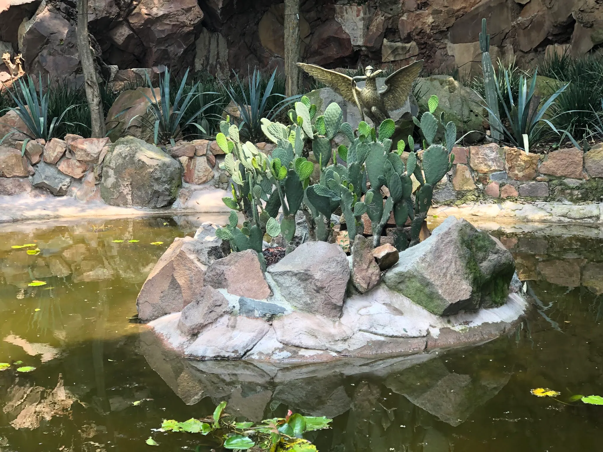 One of he ponds on the way up to the castle.....