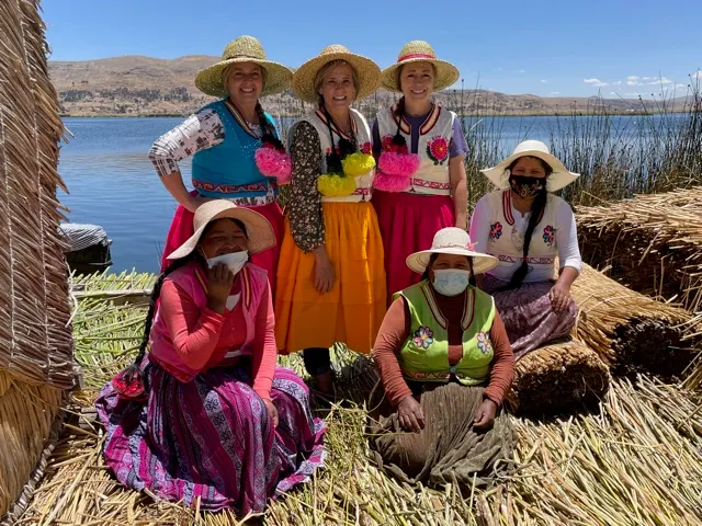 Las mujeres and the ladies that dressed them up in native clothing.