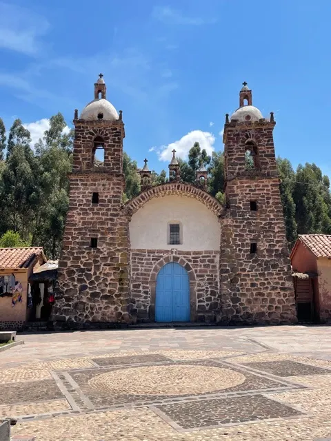 You have to like the blue door of this little church at the Raqchi square. It was not open. So we did not go inside.