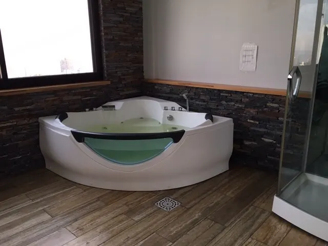 Have you ever seen a 'quarter sized' jacuzzi? My bath tub at home is bigger! We had to cancel using it. Although, I think it might have made Denise feel a bit better.