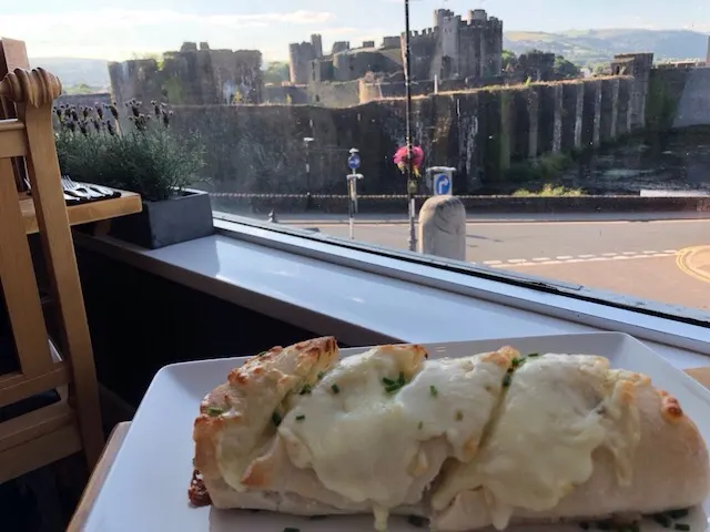 Our garlic chees bread staring at the castle knowing it as going down my hatch in just a few moments....!