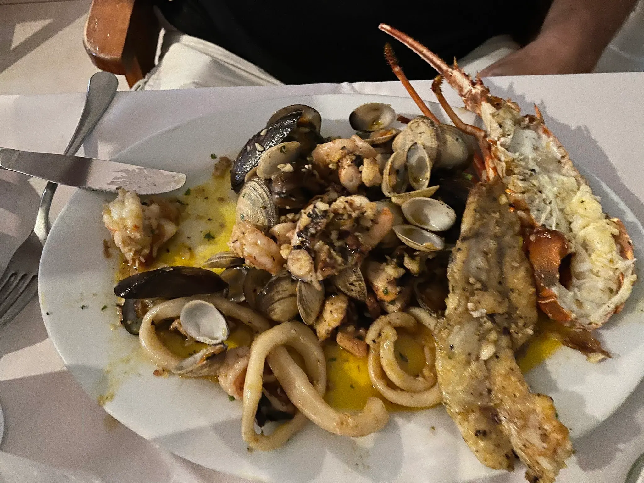 Yum…lots of butter, garlic and seafood. Pretty good.