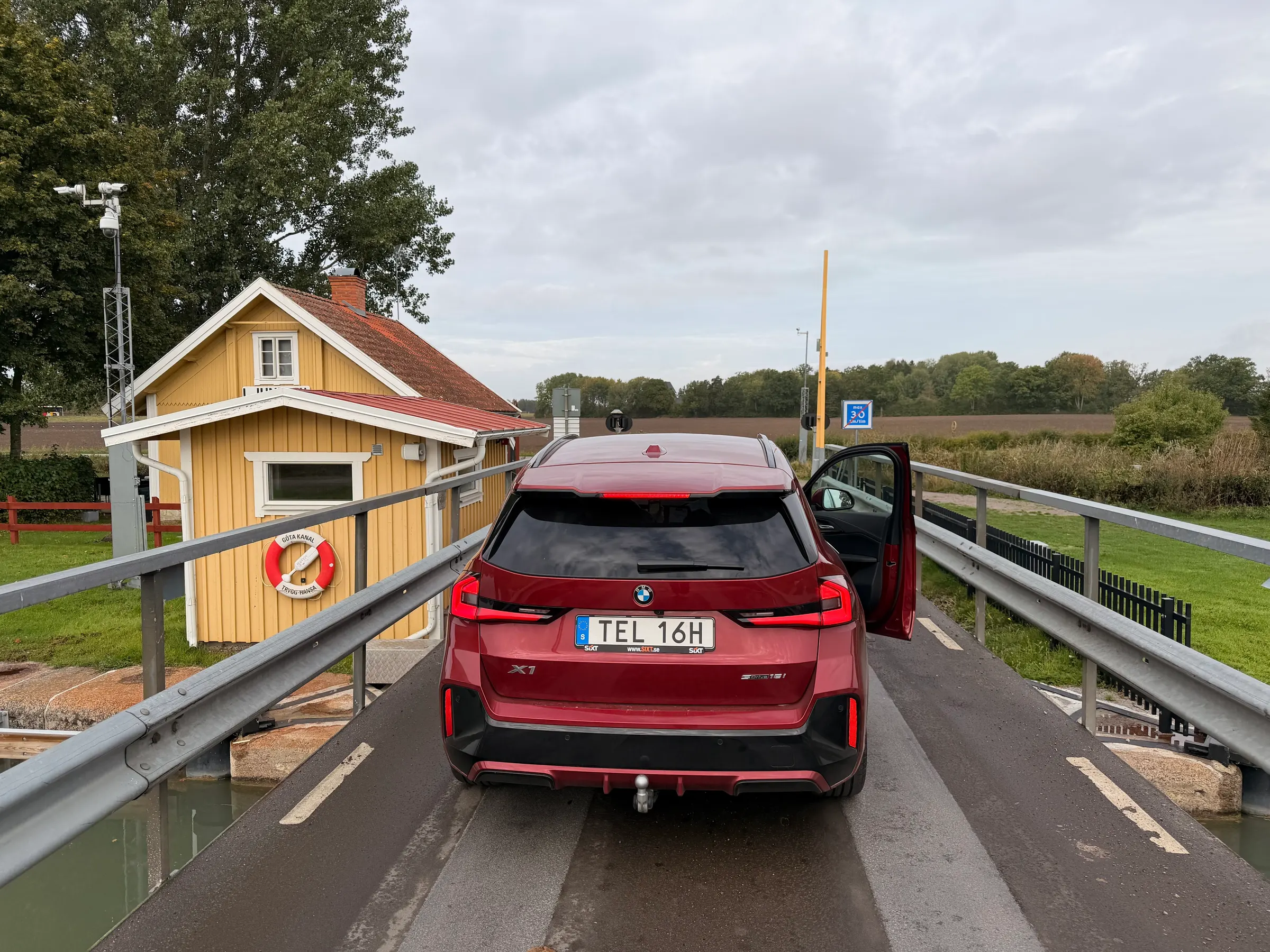 Our first stop on our journey took us to Gota Canal. We really wanted to go to the Berg Locks. Anyway, we ended up on this small bridge that lifts up for boats traveling on Gota Canal. We were about 30km away from Berg.