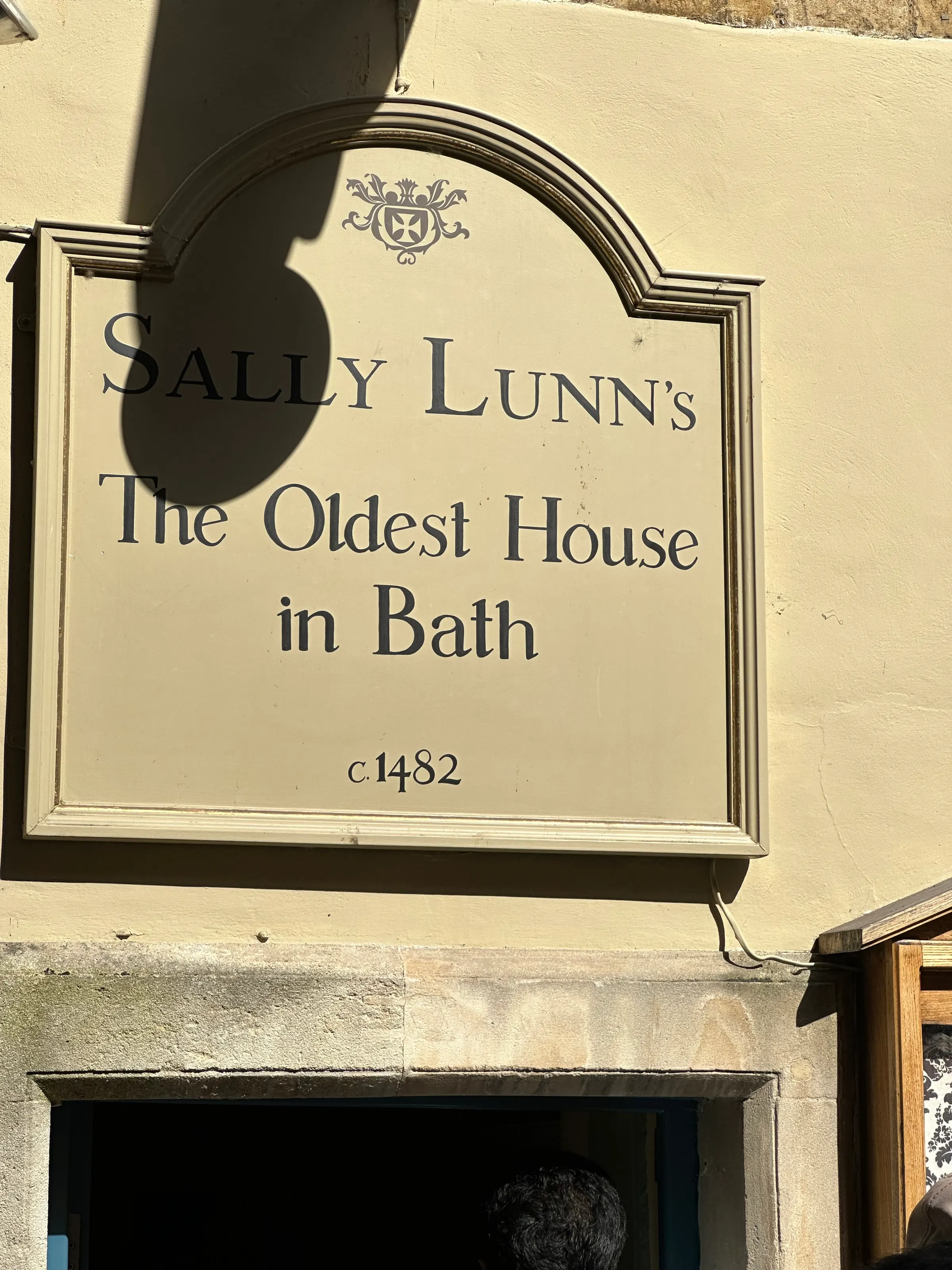 This is the oldest house and bakery in Bath. We bought one of Sally Lunn’s buns. It was quite nice.